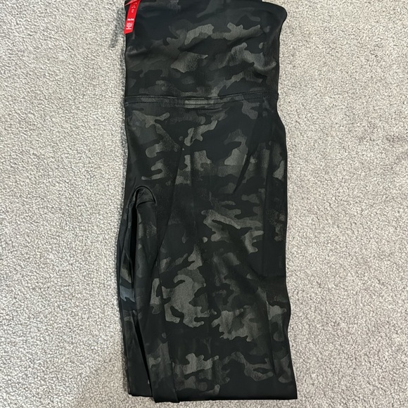 Spanx camo leggings - Picture 3 of 6